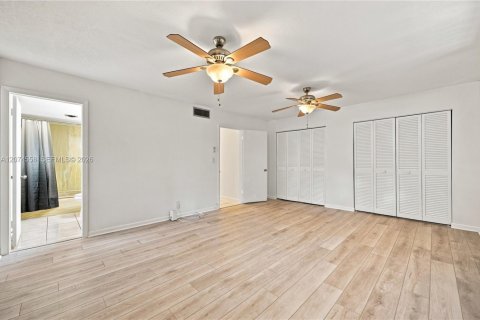 Touwnhouse à louer à Sunrise, Floride: 3 chambres, 156.08 m2 № 2402208 - photo 15