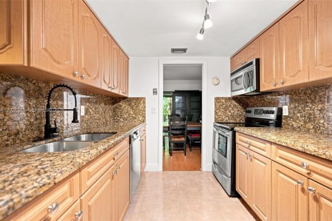 Touwnhouse à louer à Sunrise, Floride: 3 chambres, 156.08 m2 № 2402208 - photo 5