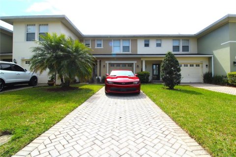 Снять в аренду таунхаус в Орландо, Флорида 3 спальни, 128.76м2, № 1647805 - фото 1