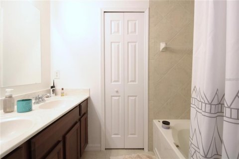 Снять в аренду таунхаус в Орландо, Флорида 3 спальни, 128.76м2, № 1647805 - фото 27