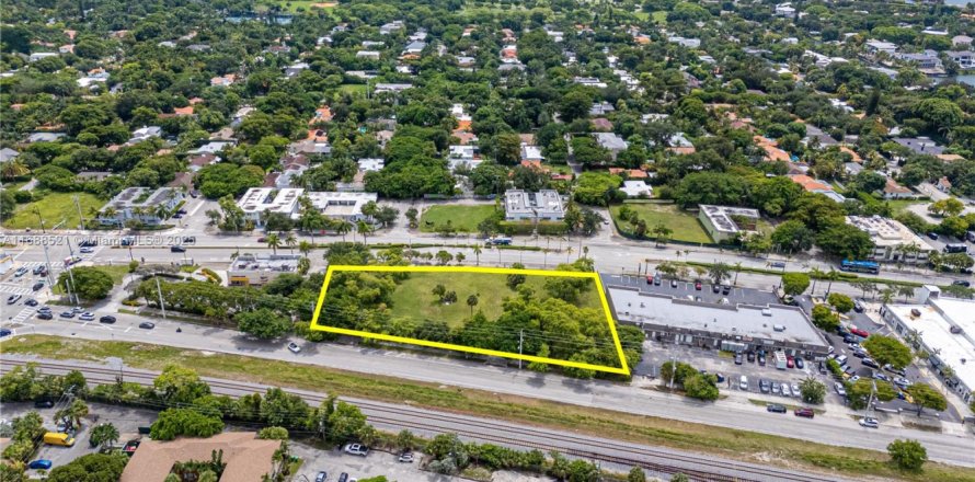 Commercial property in Miami, Florida № 1811799