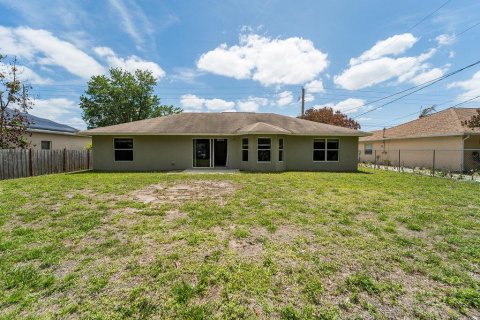 House in Port St. Lucie, Florida 3 bedrooms, 165.37 sq.m. № 2083279 - photo 26