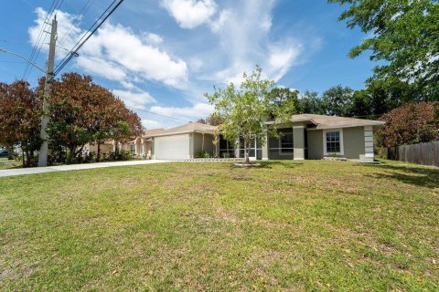 House in Port St. Lucie, Florida 3 bedrooms, 165.37 sq.m. № 2083279 - photo 2