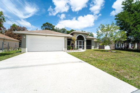 House in Port St. Lucie, Florida 3 bedrooms, 165.37 sq.m. № 2083279