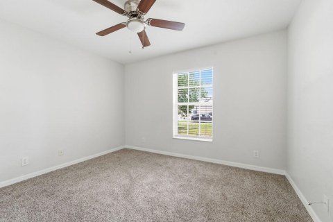 House in Port St. Lucie, Florida 3 bedrooms, 165.37 sq.m. № 2083279 - photo 13