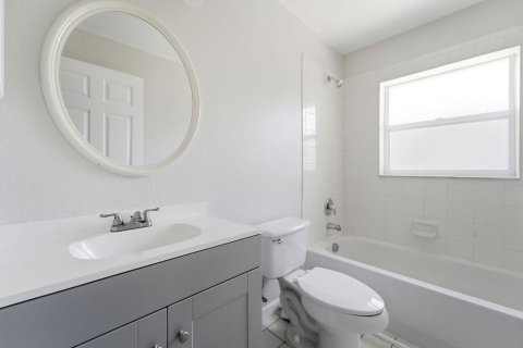 House in Port St. Lucie, Florida 3 bedrooms, 165.37 sq.m. № 2083279 - photo 15