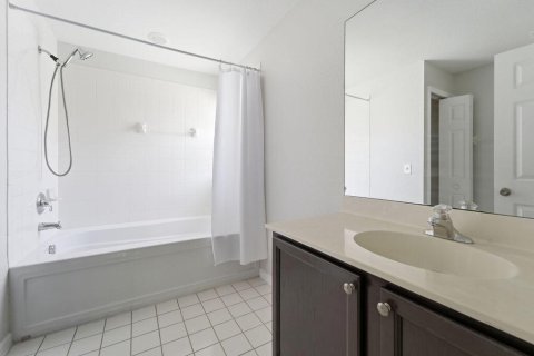 House in Port St. Lucie, Florida 3 bedrooms, 165.37 sq.m. № 2083279 - photo 19