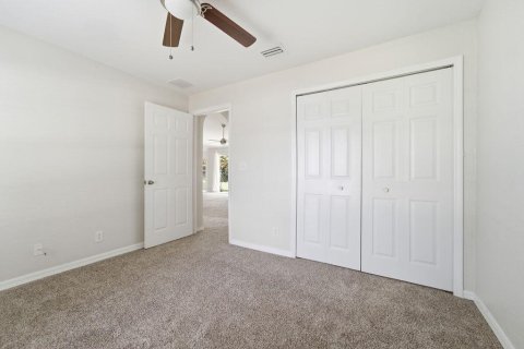 House in Port St. Lucie, Florida 3 bedrooms, 165.37 sq.m. № 2083279 - photo 14