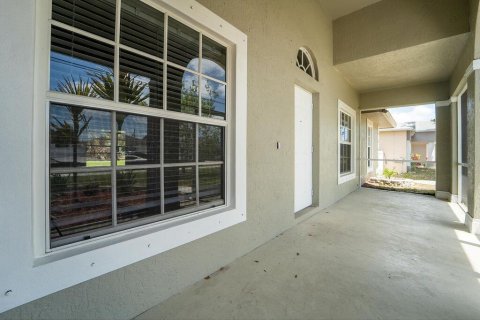 House in Port St. Lucie, Florida 3 bedrooms, 165.37 sq.m. № 2083279 - photo 3