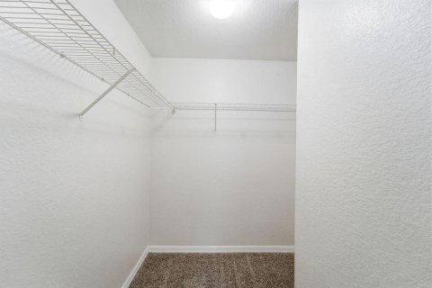 House in Port St. Lucie, Florida 3 bedrooms, 165.37 sq.m. № 2083279 - photo 23