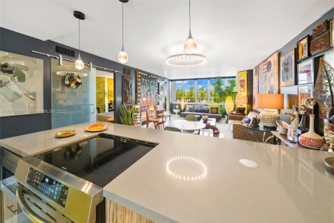 Condo in Miami Beach, Florida, 1 bedroom № 1932695 - photo 10