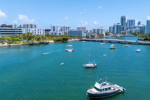 Condo in Miami Beach, Florida, 1 bedroom № 1932695 - photo 24
