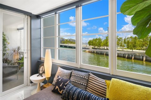 Condo in Miami Beach, Florida, 1 bedroom № 1932695 - photo 2