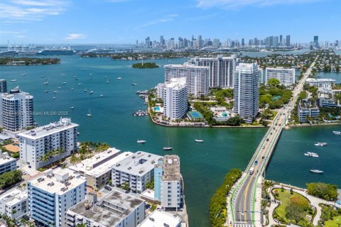 Condo in Miami Beach, Florida, 1 bedroom № 1932695 - photo 22