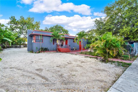 Commercial property in Miami, Florida 200.67 sq.m. № 1714080 - photo 1