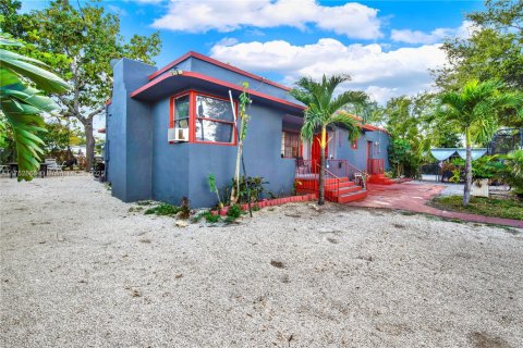 Commercial property in Miami, Florida 200.67 sq.m. № 1714080 - photo 4