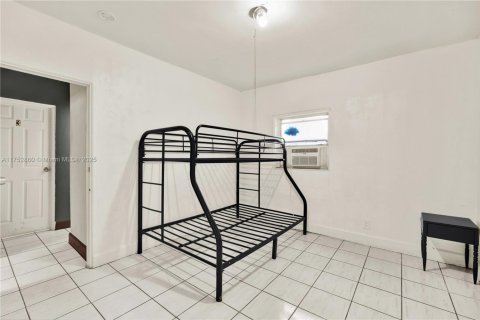 Commercial property in Miami, Florida 200.67 sq.m. № 1714080 - photo 13