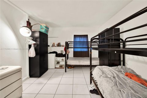 Commercial property in Miami, Florida 200.67 sq.m. № 1714080 - photo 15