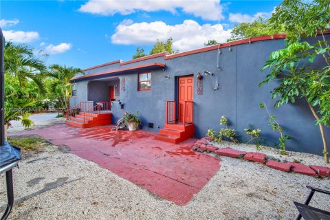 Commercial property in Miami, Florida 200.67 sq.m. № 1714080 - photo 17