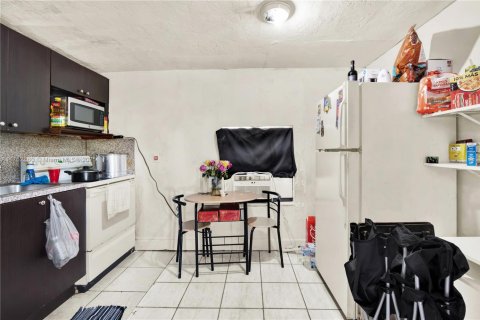 Commercial property in Miami, Florida 200.67 sq.m. № 1714080 - photo 19