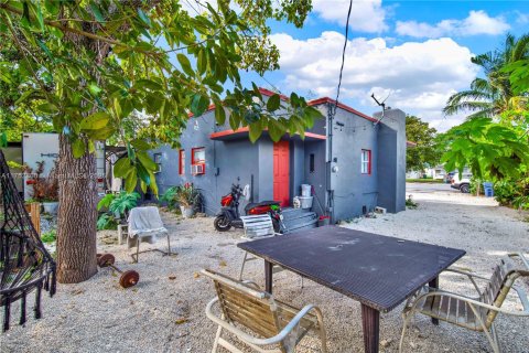 Commercial property in Miami, Florida 200.67 sq.m. № 1714080 - photo 16