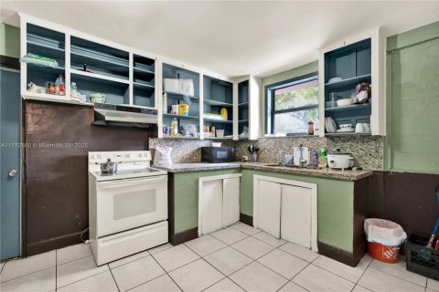 Commercial property in Miami, Florida 200.67 sq.m. № 1714080 - photo 7