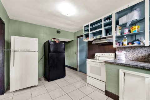 Commercial property in Miami, Florida 200.67 sq.m. № 1714080 - photo 8