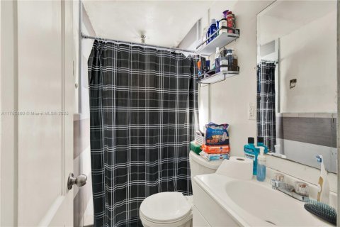 Commercial property in Miami, Florida 200.67 sq.m. № 1714080 - photo 20