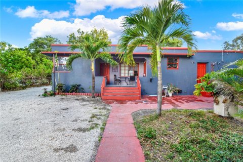 Commercial property in Miami, Florida 200.67 sq.m. № 1714080 - photo 3