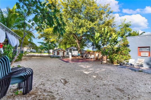 Commercial property in Miami, Florida 200.67 sq.m. № 1714080 - photo 29