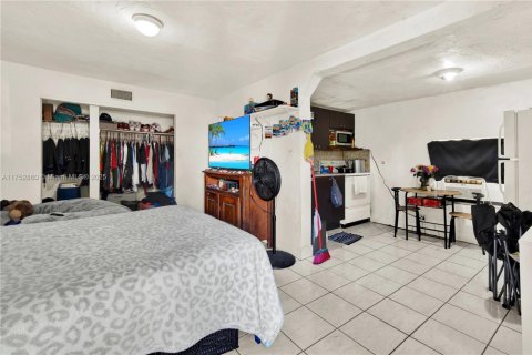 Commercial property in Miami, Florida 200.67 sq.m. № 1714080 - photo 18