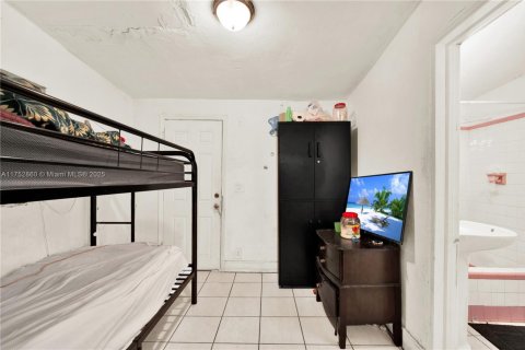 Commercial property in Miami, Florida 200.67 sq.m. № 1714080 - photo 12