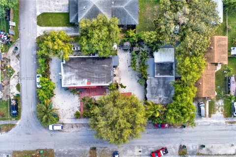 Commercial property in Miami, Florida 200.67 sq.m. № 1714080 - photo 2