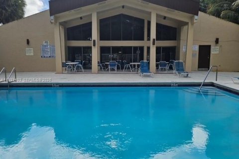 Condo in Miami, Florida, 1 bedroom  № 1991225 - photo 18