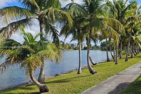 Condo in Miami, Florida, 1 bedroom  № 1991225 - photo 14