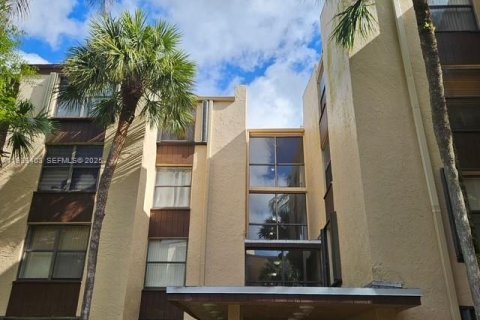 Condo in Miami, Florida, 1 bedroom  № 1991225 - photo 1