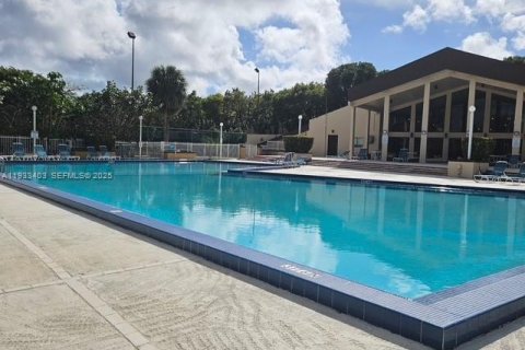 Condo in Miami, Florida, 1 bedroom  № 1991225 - photo 15