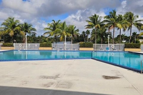 Condo in Miami, Florida, 1 bedroom  № 1991225 - photo 10