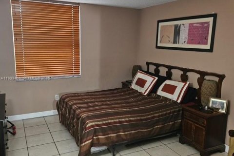 Condo in Miami, Florida, 1 bedroom  № 1991225 - photo 4