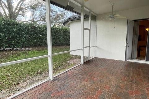 House in Coral Springs, Florida 5 bedrooms, 239.41 sq.m. № 2030579 - photo 11