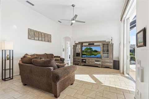 Villa ou maison à vendre à University Park, Floride: 3 chambres, 311.78 m2 № 2418397 - photo 15