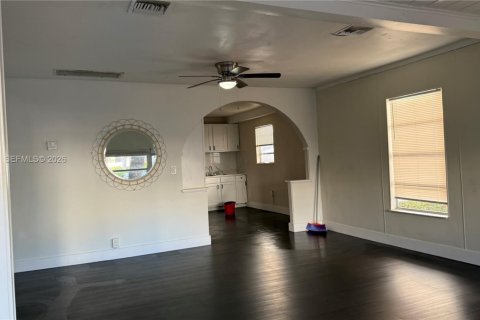 Villa ou maison à louer à Lake Worth, Floride: 3 chambres, 180.97 m2 № 1996405 - photo 2