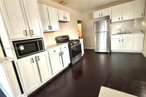 Villa ou maison à louer à Lake Worth, Floride: 3 chambres, 180.97 m2 № 1996405 - photo 6