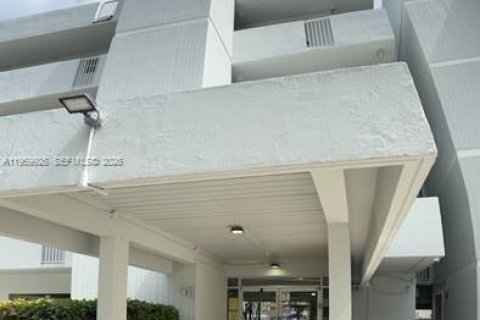 Copropriété à louer à North Miami Beach, Floride: 2 chambres, 90.12 m2 № 2025743 - photo 15