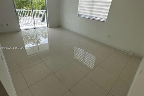 Copropriété à louer à North Miami Beach, Floride: 2 chambres, 90.12 m2 № 2025743 - photo 4