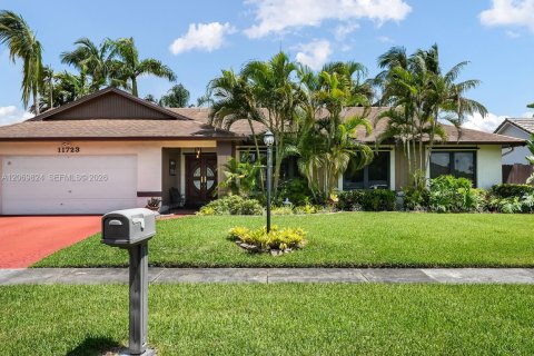 Villa ou maison à Miami, Floride 4 chambres, 223.43 m2 № 2301194
