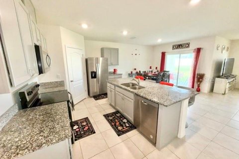 House in Sanford, Florida 4 bedrooms, 169.45 sq.m. № 2267517 - photo 8