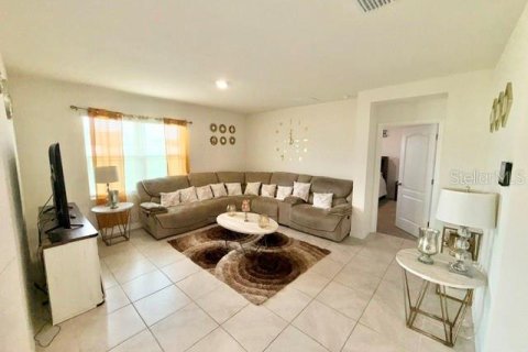 House in Sanford, Florida 4 bedrooms, 169.45 sq.m. № 2267517 - photo 11