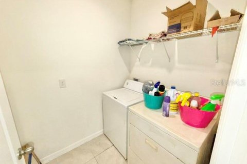 House in Sanford, Florida 4 bedrooms, 169.45 sq.m. № 2267517 - photo 6