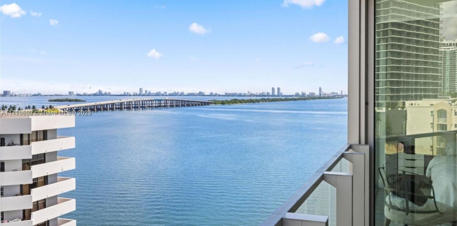 Condominio en Miami, Florida, 2 dormitorios  № 2021445